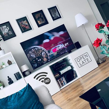 דירות קושיצה E1 Luxury Oldtown Apt - 2X Parking, Foodstore, Pcscreen, Netflix, Unlimited Music, Crib, Babychair, Fastwifi, Aircon מראה חיצוני תמונה