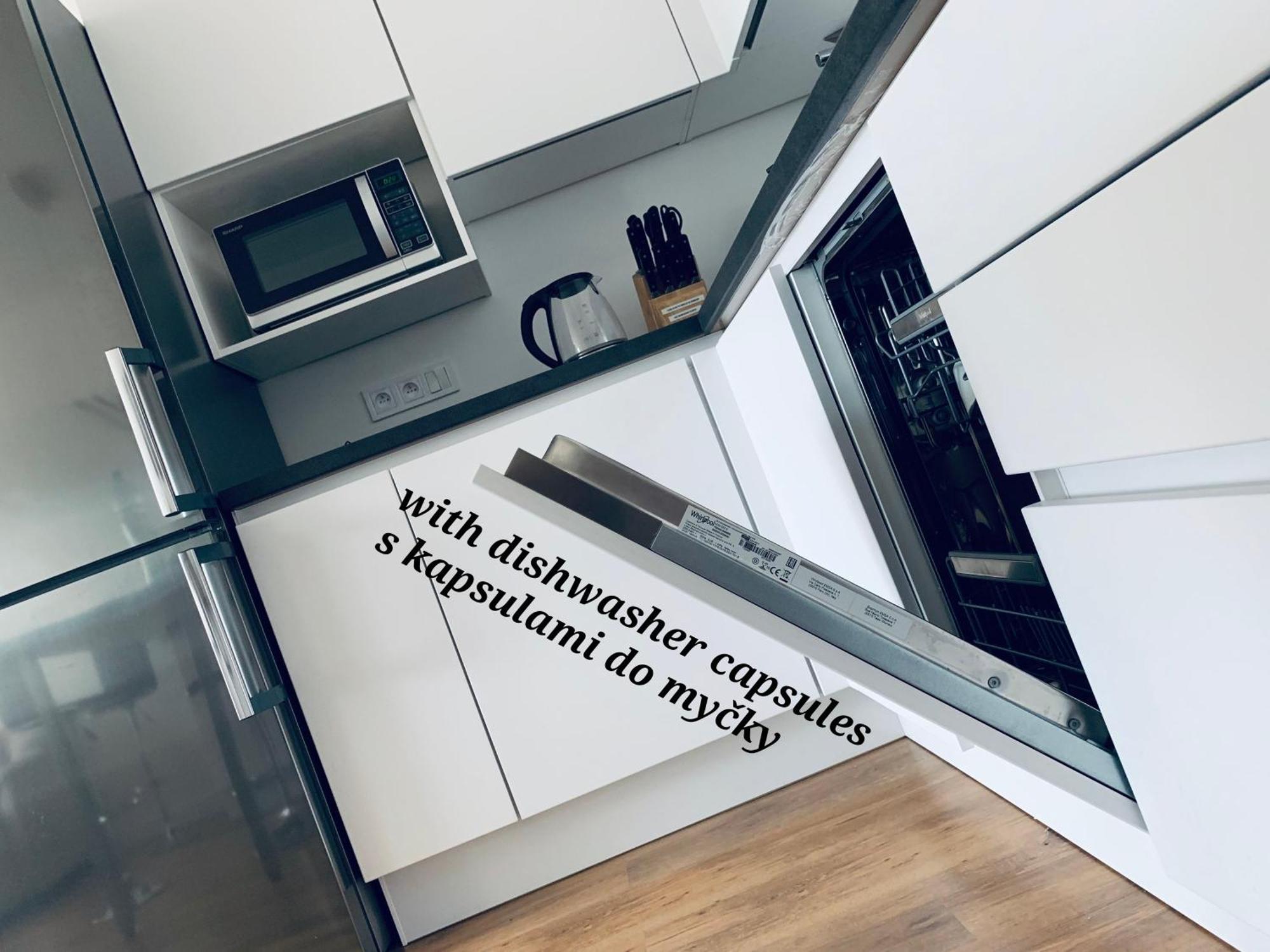 דירות קושיצה E1 Luxury Oldtown Apt - 2X Parking, Foodstore, Pcscreen, Netflix, Unlimited Music, Crib, Babychair, Fastwifi, Aircon מראה חיצוני תמונה